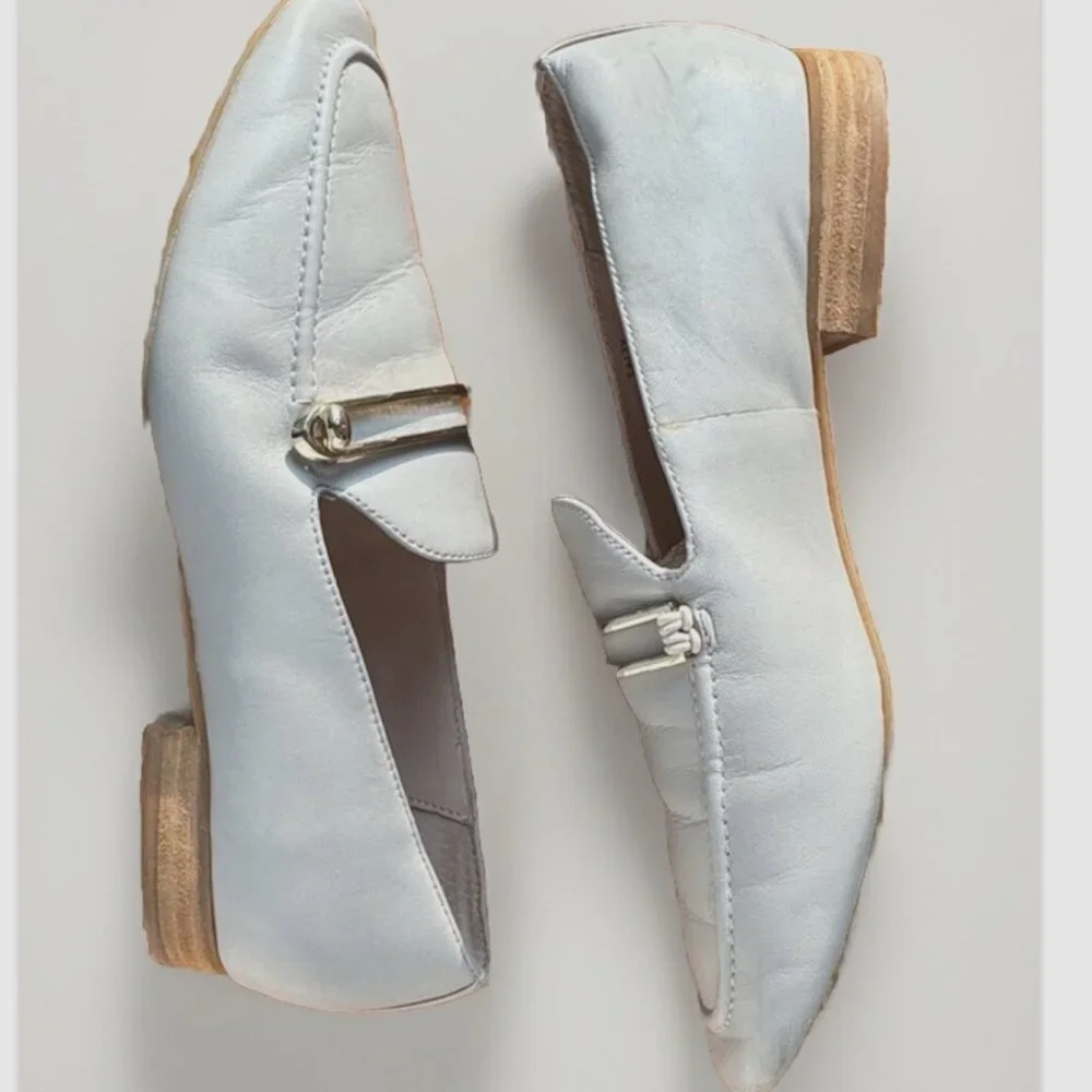 (8.5) TAHARI “Salty” Light Gray Leather Loafers